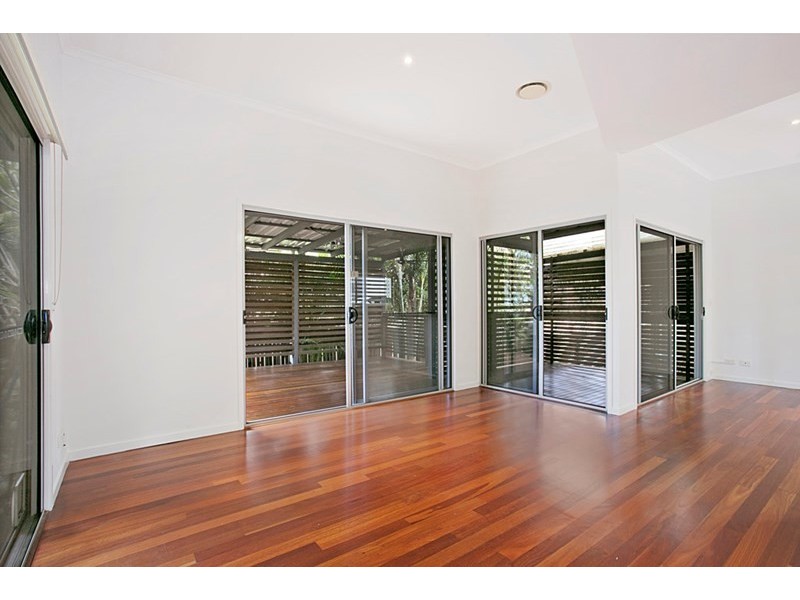6/82 Clarence Road, Indooroopilly QLD 4068