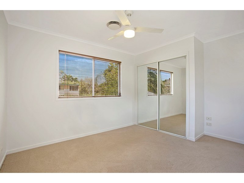 6/82 Clarence Road, Indooroopilly QLD 4068