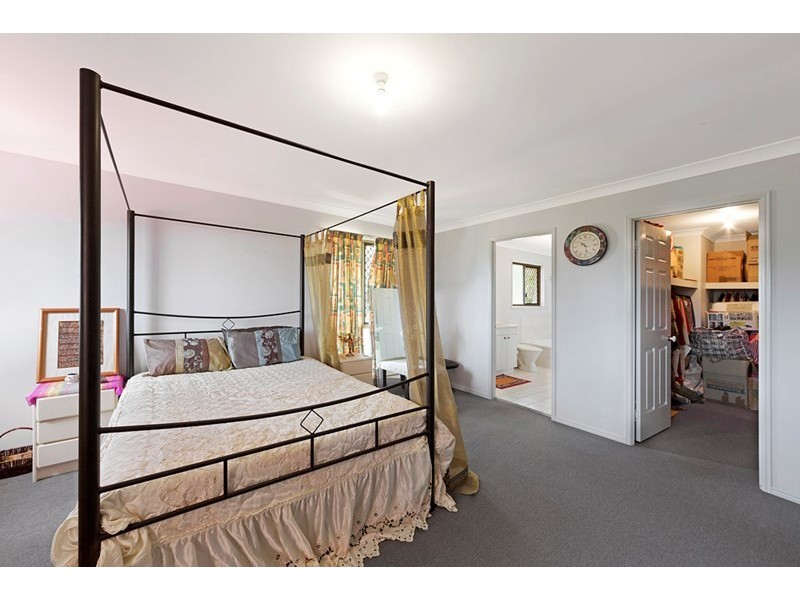 50 Chesterfield Crescent, Kuraby QLD 4112