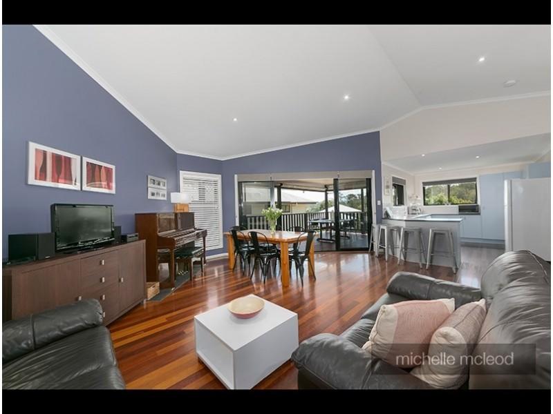 91 Palm Street, Kenmore QLD 4069