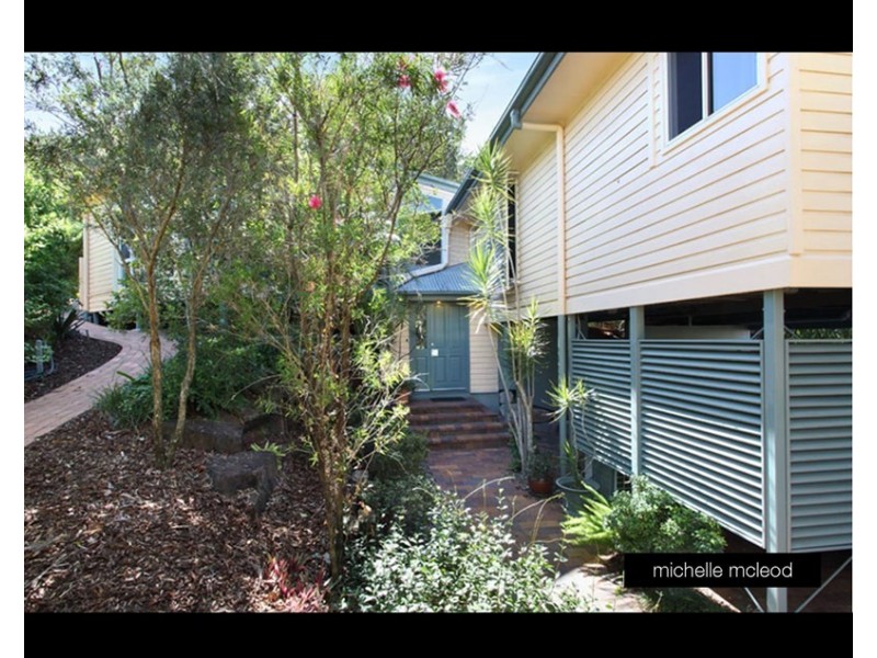 4 Pearra Place, Chapel Hill QLD 4069