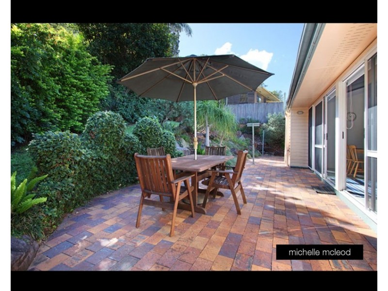 4 Pearra Place, Chapel Hill QLD 4069