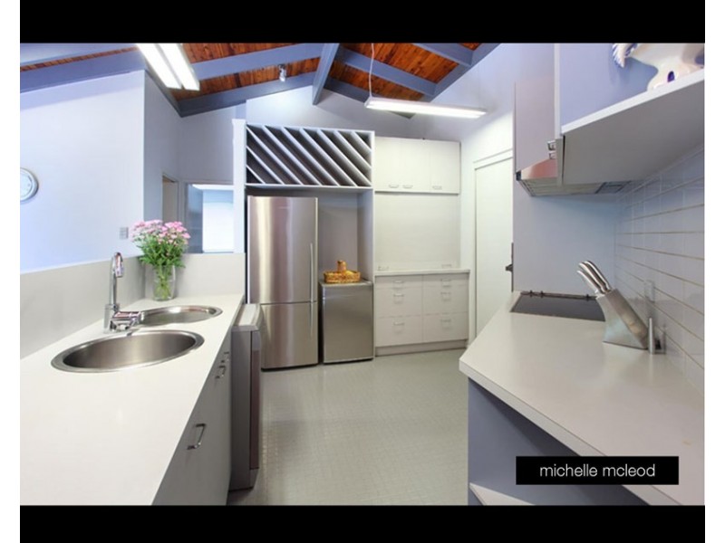 4 Pearra Place, Chapel Hill QLD 4069