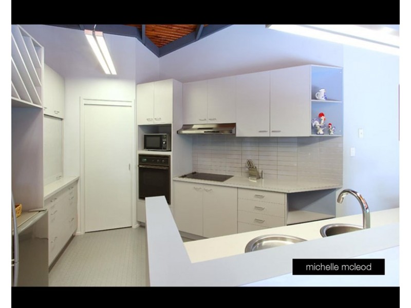 4 Pearra Place, Chapel Hill QLD 4069