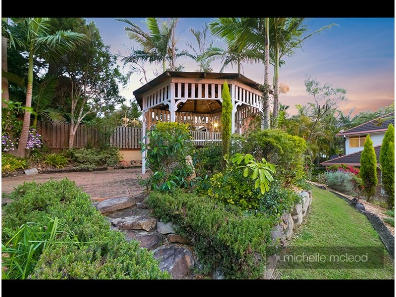 34 Drysdale Crescent, Brookfield QLD 4069
