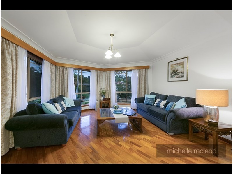 34 Drysdale Crescent, Brookfield QLD 4069