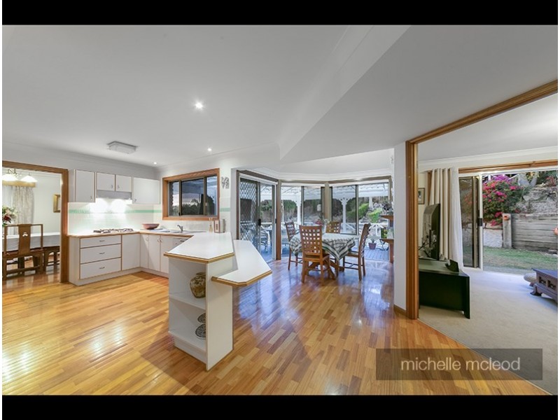 34 Drysdale Crescent, Brookfield QLD 4069