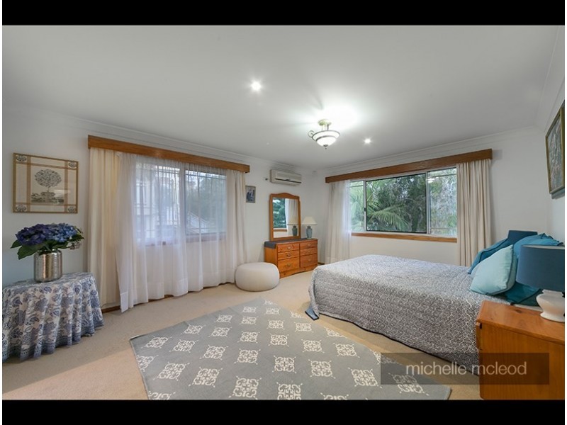 34 Drysdale Crescent, Brookfield QLD 4069