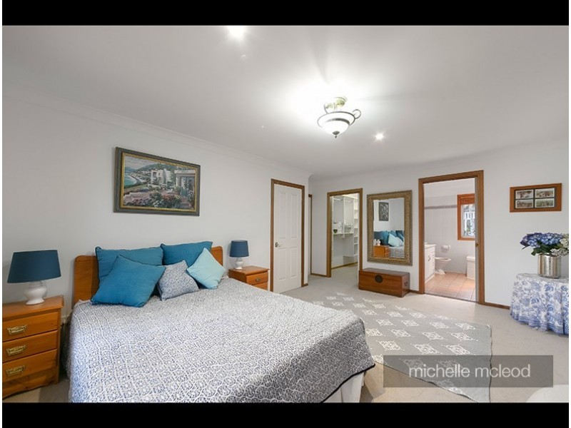 34 Drysdale Crescent, Brookfield QLD 4069