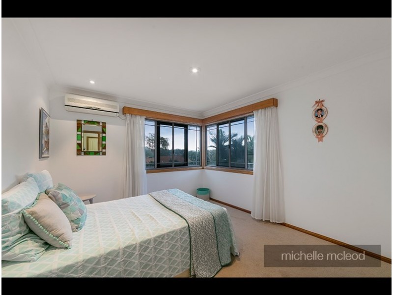 34 Drysdale Crescent, Brookfield QLD 4069