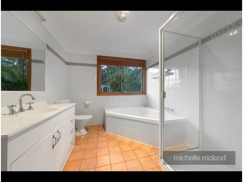 34 Drysdale Crescent, Brookfield QLD 4069