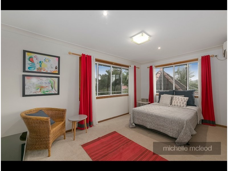 34 Drysdale Crescent, Brookfield QLD 4069