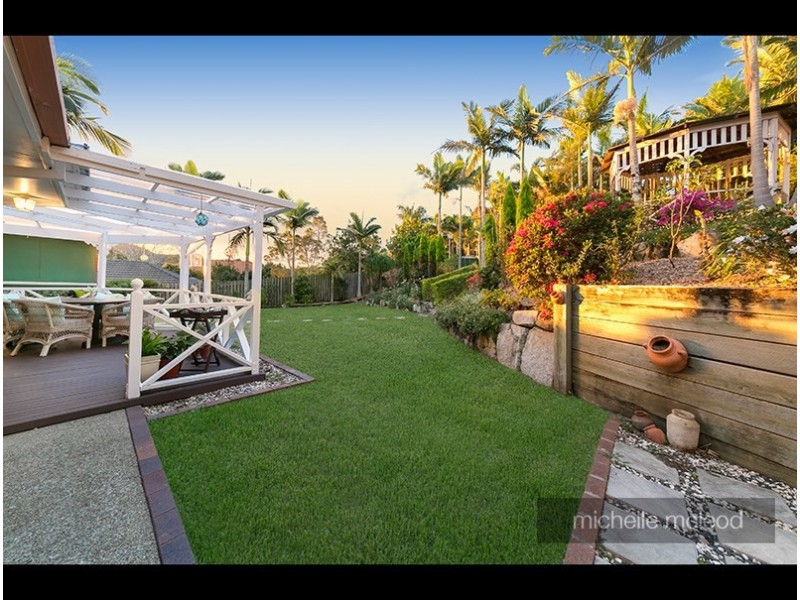 34 Drysdale Crescent, Brookfield QLD 4069