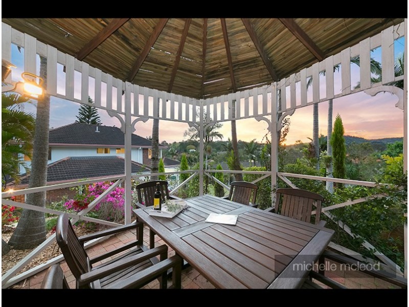 34 Drysdale Crescent, Brookfield QLD 4069