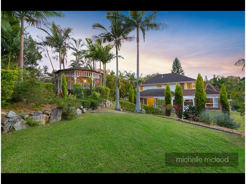34 Drysdale Crescent, Brookfield QLD 4069