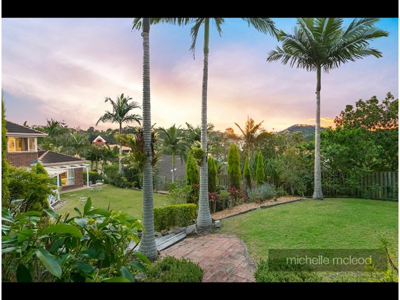 34 Drysdale Crescent, Brookfield QLD 4069