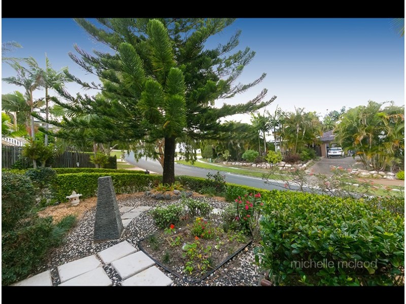 34 Drysdale Crescent, Brookfield QLD 4069