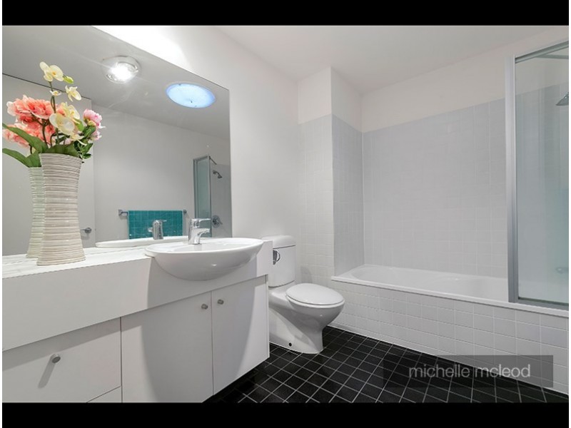 15 Central Avenue, Indooroopilly QLD 4068