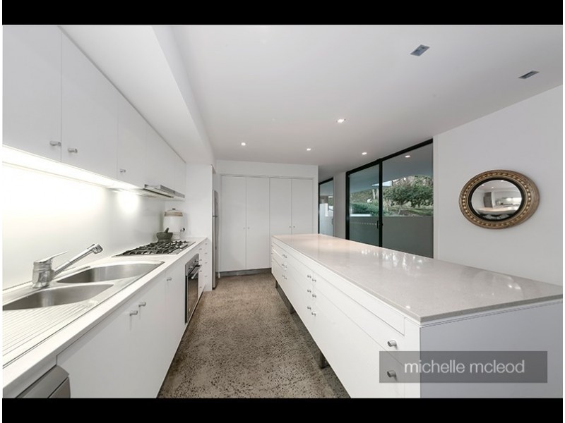15 Central Avenue, Indooroopilly QLD 4068