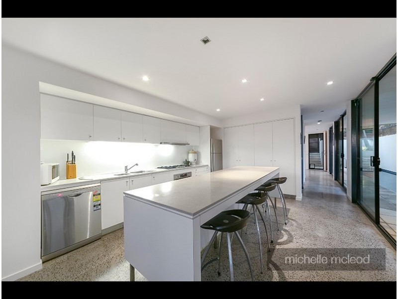 15 Central Avenue, Indooroopilly QLD 4068