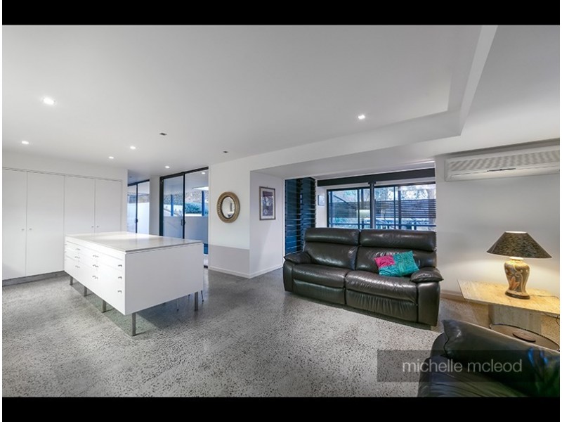 15 Central Avenue, Indooroopilly QLD 4068