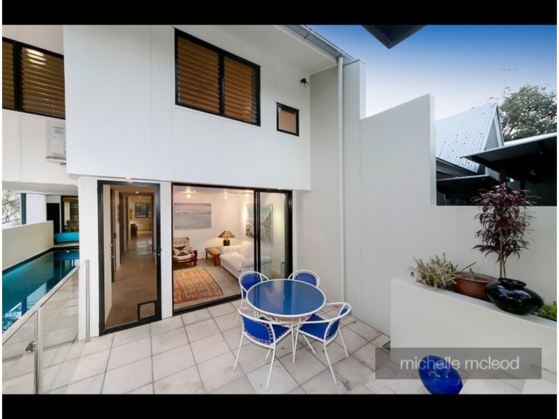 15 Central Avenue, Indooroopilly QLD 4068