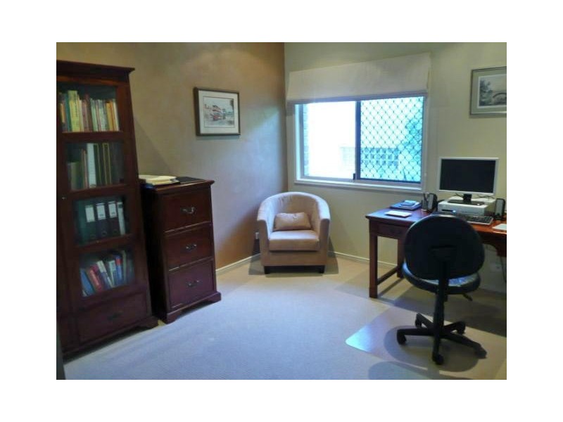 9 Taralye Place, Chapel Hill QLD 4069