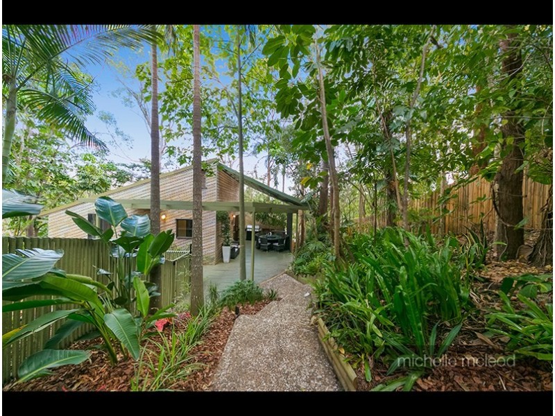 15 Columbia Street, Chapel Hill QLD 4069