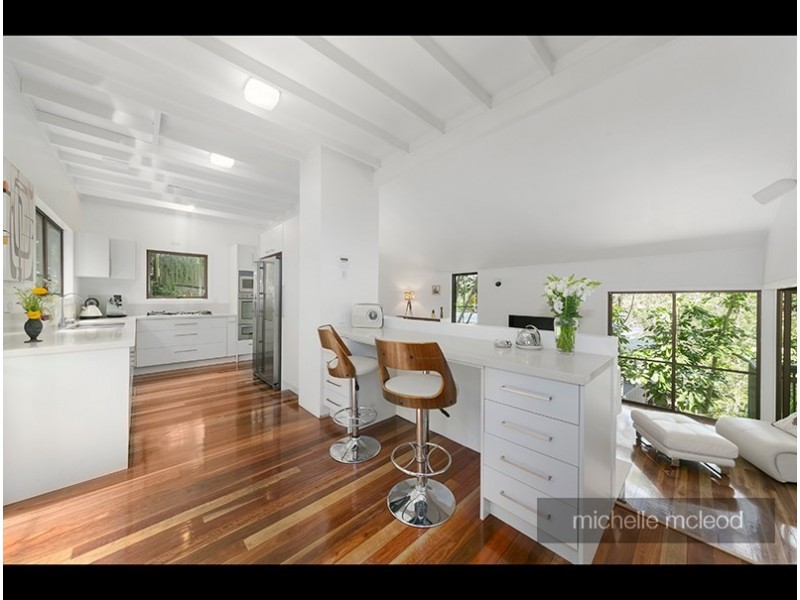 15 Columbia Street, Chapel Hill QLD 4069