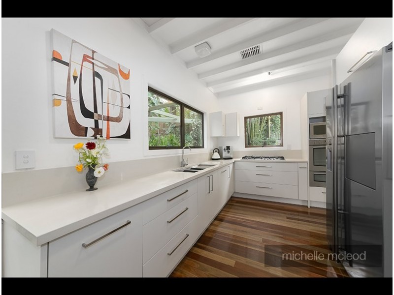 15 Columbia Street, Chapel Hill QLD 4069