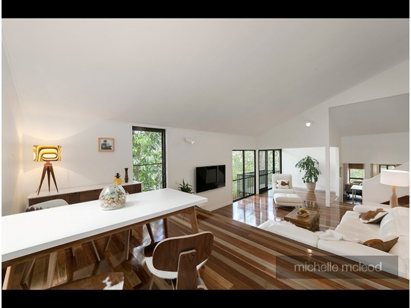 15 Columbia Street, Chapel Hill QLD 4069