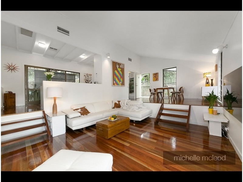 15 Columbia Street, Chapel Hill QLD 4069