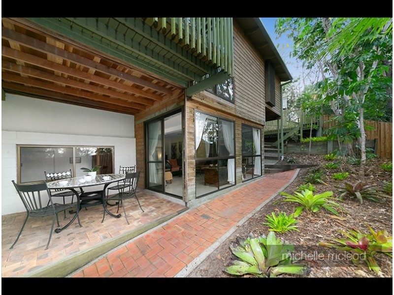 15 Columbia Street, Chapel Hill QLD 4069