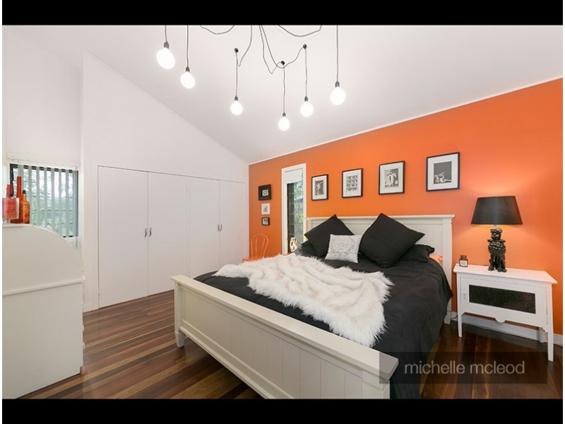 15 Columbia Street, Chapel Hill QLD 4069