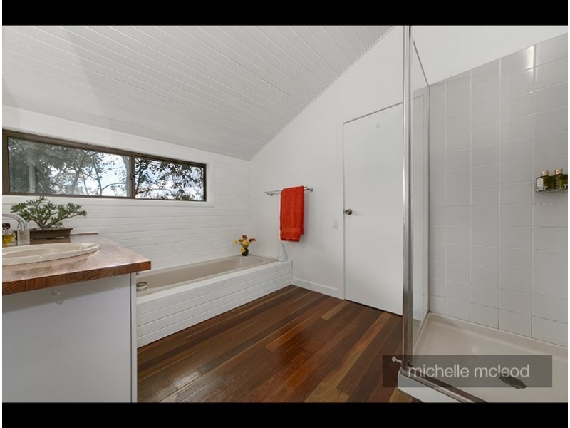 15 Columbia Street, Chapel Hill QLD 4069