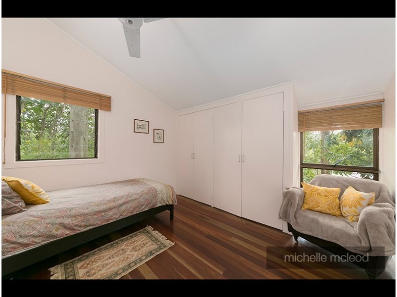 15 Columbia Street, Chapel Hill QLD 4069