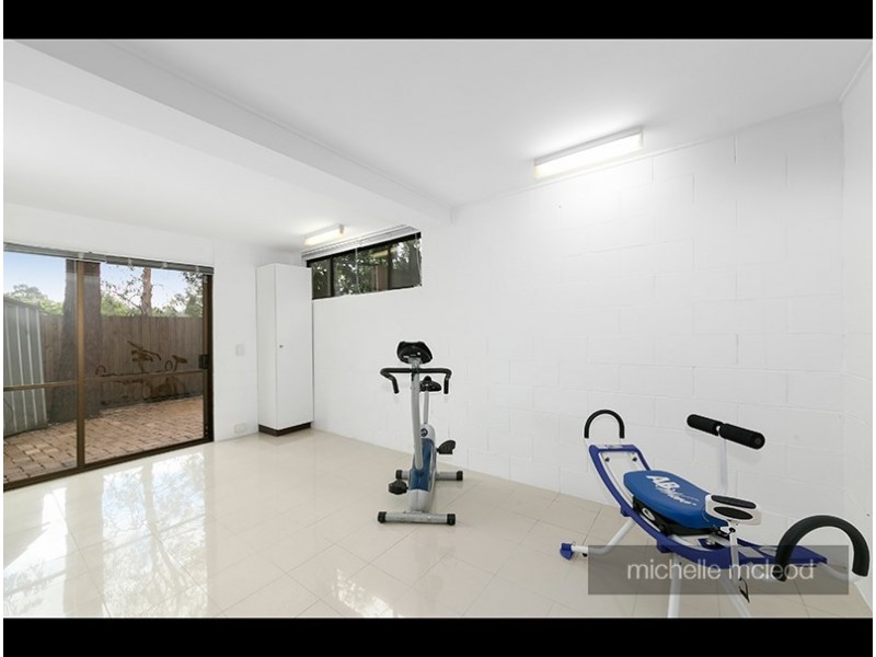 15 Columbia Street, Chapel Hill QLD 4069