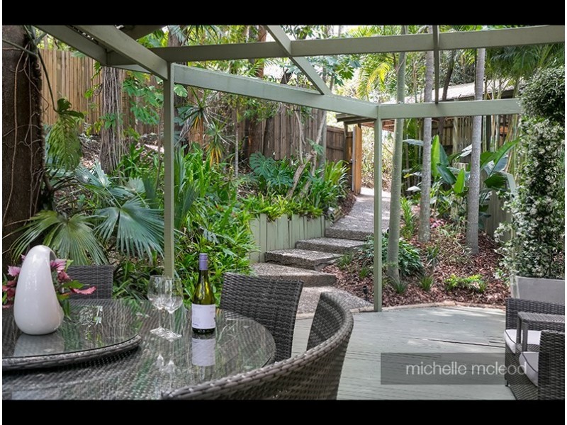 15 Columbia Street, Chapel Hill QLD 4069