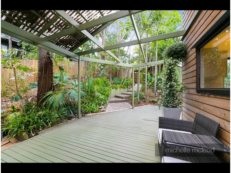 15 Columbia Street, Chapel Hill QLD 4069