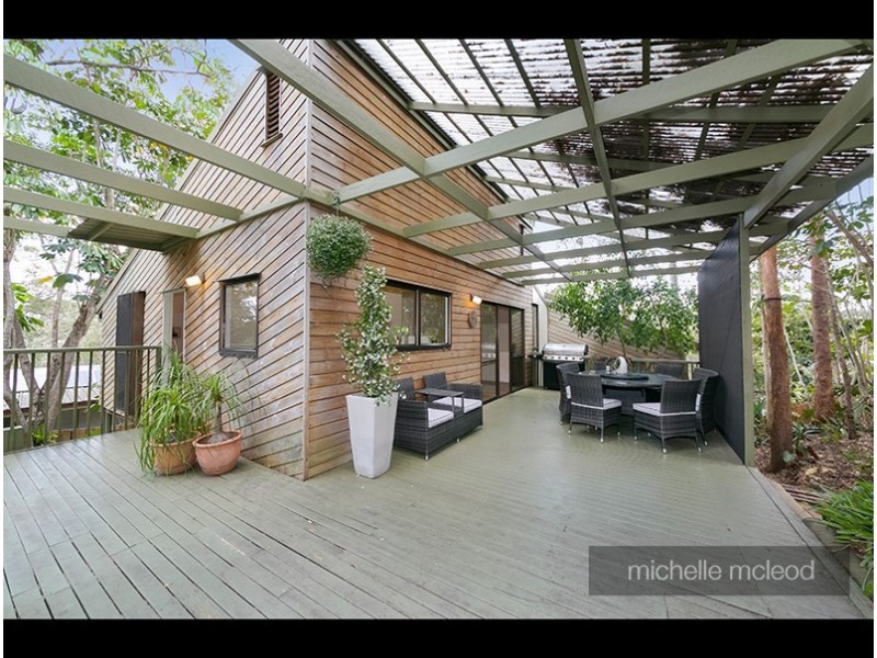 15 Columbia Street, Chapel Hill QLD 4069