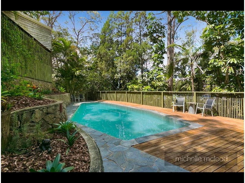 15 Columbia Street, Chapel Hill QLD 4069