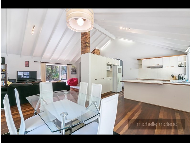 10 Welcome Street, Chapel Hill QLD 4069