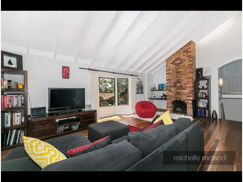 10 Welcome Street, Chapel Hill QLD 4069