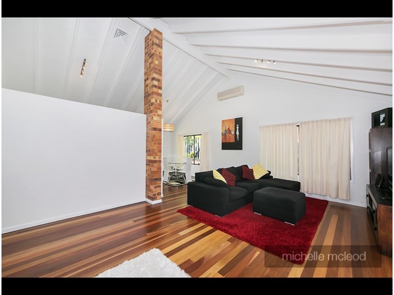 10 Welcome Street, Chapel Hill QLD 4069