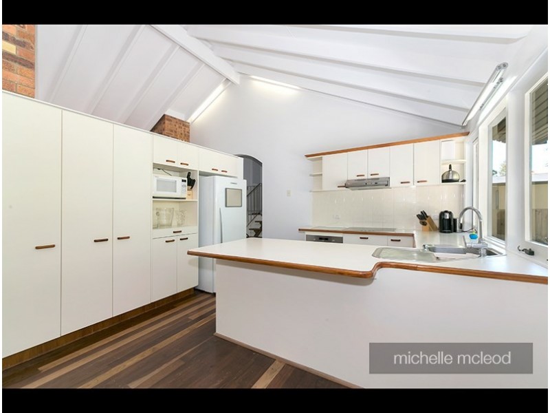 10 Welcome Street, Chapel Hill QLD 4069