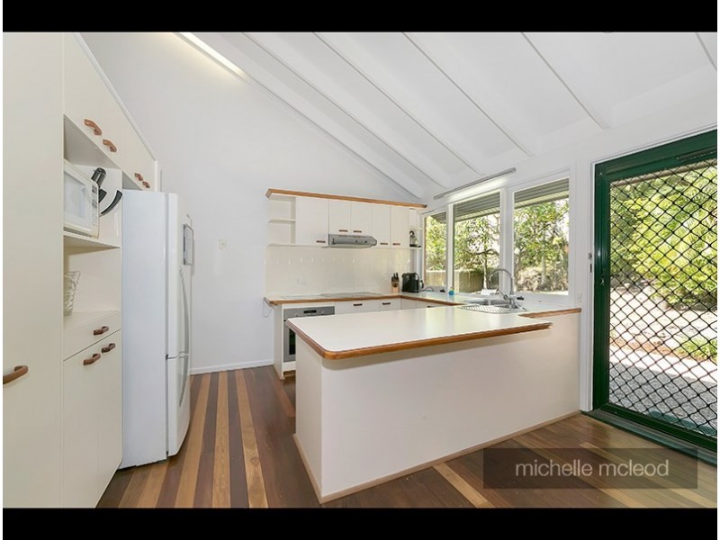 10 Welcome Street, Chapel Hill QLD 4069