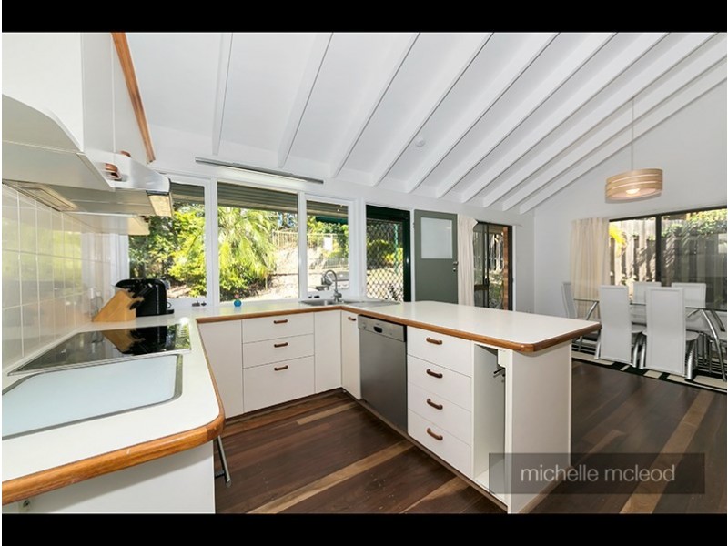 10 Welcome Street, Chapel Hill QLD 4069