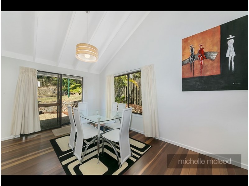 10 Welcome Street, Chapel Hill QLD 4069