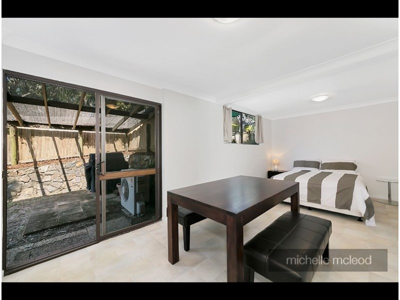 10 Welcome Street, Chapel Hill QLD 4069