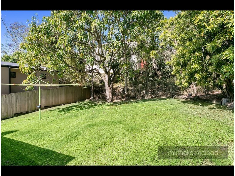 10 Welcome Street, Chapel Hill QLD 4069